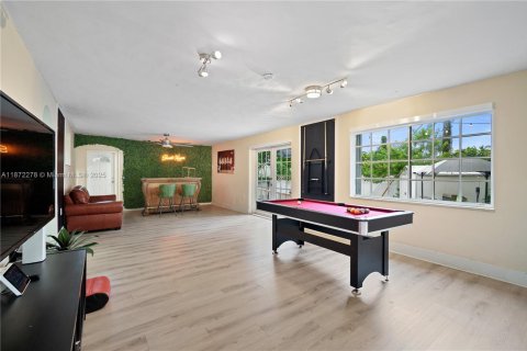 Casa en alquiler en Miami, Florida, 4 dormitorios, 147.16 m2 № 1920469 - foto 16