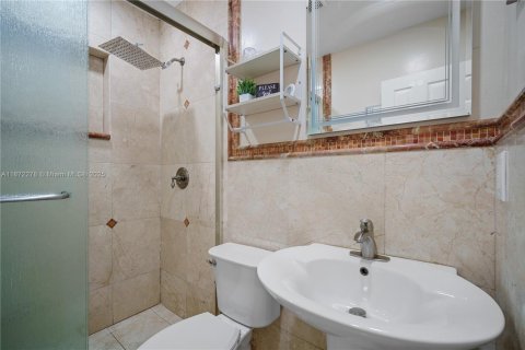 Casa en alquiler en Miami, Florida, 4 dormitorios, 147.16 m2 № 1920469 - foto 22
