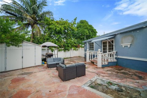 Casa en alquiler en Miami, Florida, 4 dormitorios, 147.16 m2 № 1920469 - foto 30