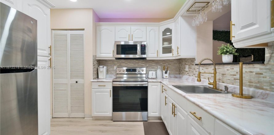 Casa en Miami, Florida 4 dormitorios, 147.16 m2 № 1920469