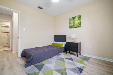 Casa en alquiler en Miami, Florida, 4 dormitorios, 147.16 m2 № 1920469 - foto 21