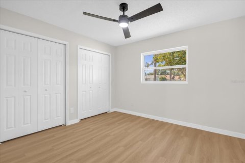 House in Grand Island, Florida 4 bedrooms, 176.42 sq.m. № 1874057 - photo 22