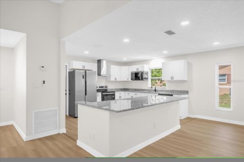 House in Grand Island, Florida 4 bedrooms, 176.42 sq.m. № 1874057 - photo 3