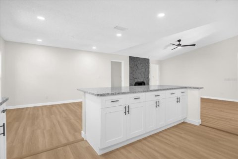 House in Grand Island, Florida 4 bedrooms, 176.42 sq.m. № 1874057 - photo 6
