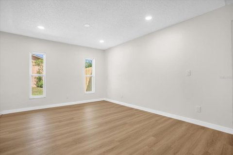 House in Grand Island, Florida 4 bedrooms, 176.42 sq.m. № 1874057 - photo 8