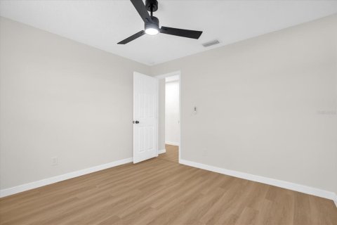 House in Grand Island, Florida 4 bedrooms, 176.42 sq.m. № 1874057 - photo 23