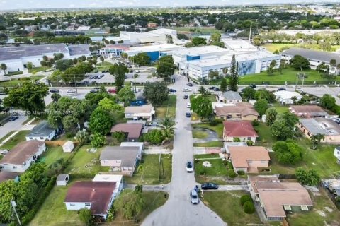 Купить виллу или дом в Форт-Лодердейл, Флорида 3 спальни, 94.76м2, № 1954084 - фото 27