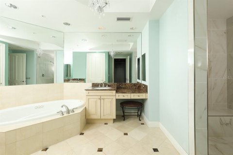 Condominio en alquiler en Sarasota, Florida, 1 dormitorio, 192.96 m2 № 930744 - foto 21