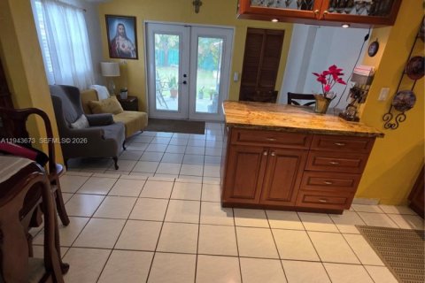 Casa en venta en Miami, Florida, 2 dormitorios, 111.95 m2 № 2000734 - foto 12