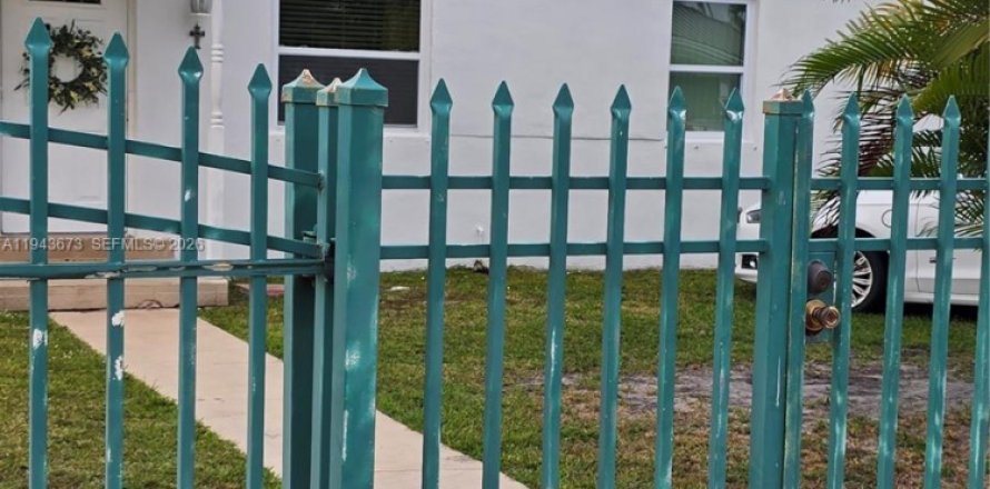 Casa en Miami, Florida 2 dormitorios, 111.95 m2 № 2000734