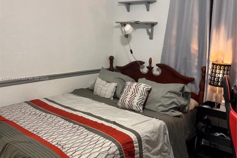 Villa ou maison à vendre à Miami, Floride: 2 chambres, 111.95 m2 № 2000734 - photo 27