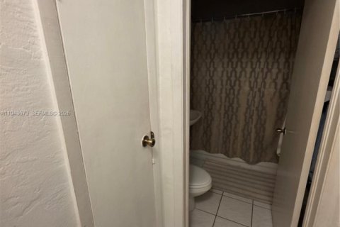 Casa en venta en Miami, Florida, 2 dormitorios, 111.95 m2 № 2000734 - foto 24