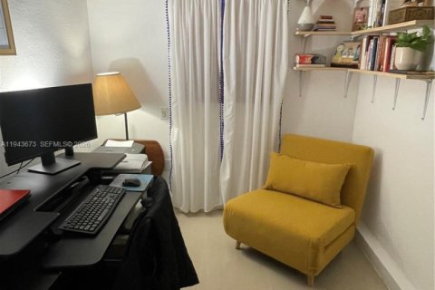 Villa ou maison à vendre à Miami, Floride: 2 chambres, 111.95 m2 № 2000734 - photo 29