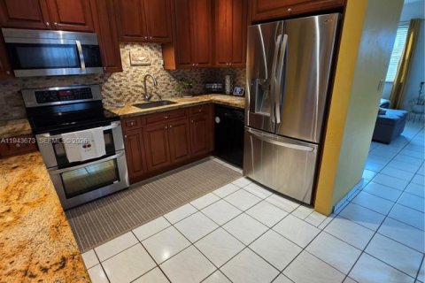 Casa en venta en Miami, Florida, 2 dormitorios, 111.95 m2 № 2000734 - foto 14