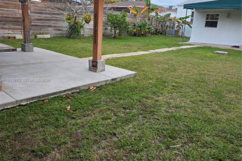 Casa en venta en Miami, Florida, 2 dormitorios, 111.95 m2 № 2000734 - foto 5