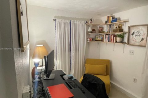 Villa ou maison à vendre à Miami, Floride: 2 chambres, 111.95 m2 № 2000734 - photo 30