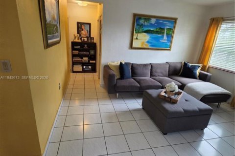 Casa en venta en Miami, Florida, 2 dormitorios, 111.95 m2 № 2000734 - foto 17