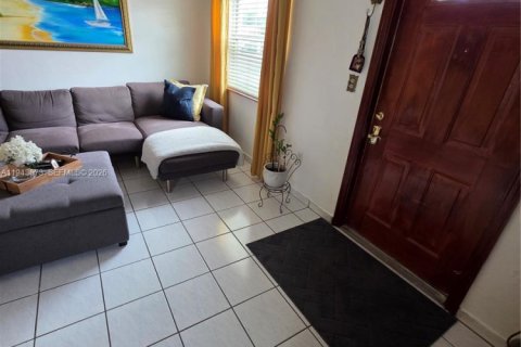 Casa en venta en Miami, Florida, 2 dormitorios, 111.95 m2 № 2000734 - foto 15