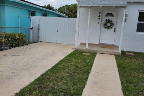 Casa en venta en Miami, Florida, 2 dormitorios, 111.95 m2 № 2000734 - foto 2