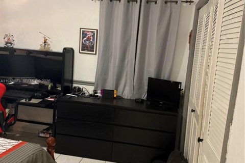 Villa ou maison à vendre à Miami, Floride: 2 chambres, 111.95 m2 № 2000734 - photo 28