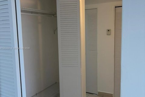 Condo in Miami, Florida, 1 bedroom № 2257487 - photo 7