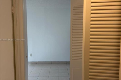 Condo in Miami, Florida, 1 bedroom № 2257487 - photo 6