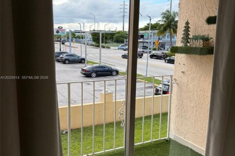 Condo in Miami, Florida, 1 bedroom № 2257487 - photo 12