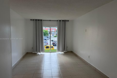 Condo in Miami, Florida, 1 bedroom № 2257487 - photo 8