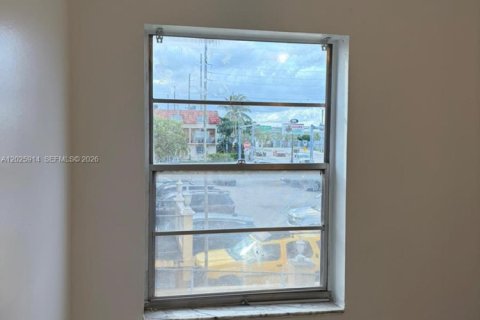 Condo in Miami, Florida, 1 bedroom № 2257487 - photo 2