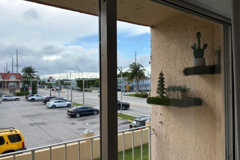 Condo in Miami, Florida, 1 bedroom № 2257487 - photo 10