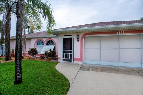House in Port Charlotte, Florida 3 bedrooms, 130.16 sq.m. № 1835120 - photo 1