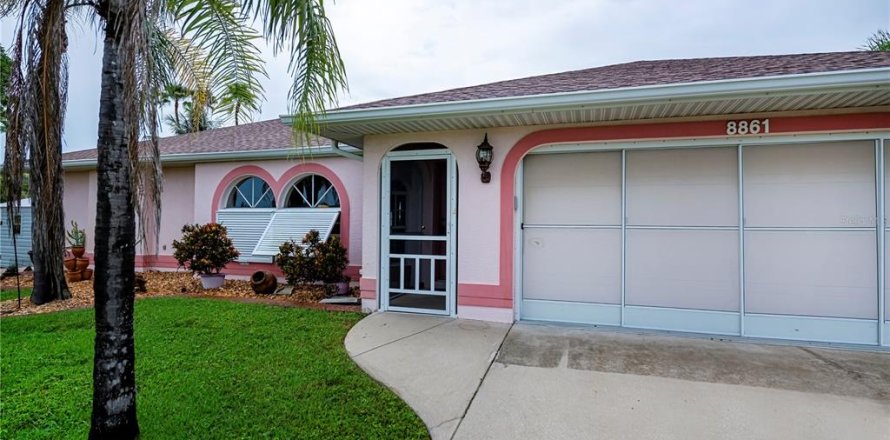 House in Port Charlotte, Florida 3 bedrooms, 130.16 sq.m. № 1835120