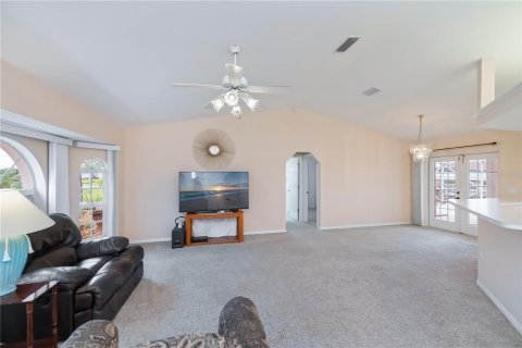 House in Port Charlotte, Florida 3 bedrooms, 130.16 sq.m. № 1835120 - photo 11