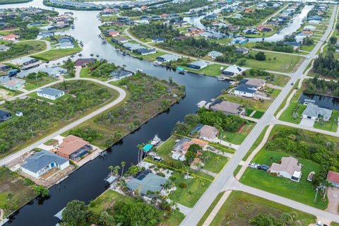 House in Port Charlotte, Florida 3 bedrooms, 130.16 sq.m. № 1835120 - photo 5