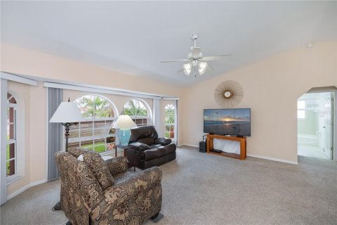 House in Port Charlotte, Florida 3 bedrooms, 130.16 sq.m. № 1835120 - photo 10