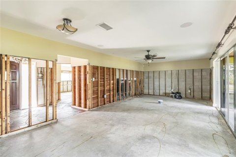House in Tarpon Springs, Florida 3 bedrooms, 221.85 sq.m. № 1529377 - photo 17