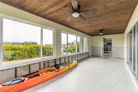 House in Tarpon Springs, Florida 3 bedrooms, 221.85 sq.m. № 1529377 - photo 11