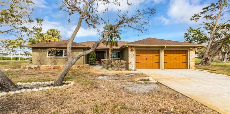 House in Tarpon Springs, Florida 3 bedrooms, 221.85 sq.m. № 1529377