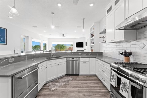 Villa ou maison à vendre à New Smyrna Beach, Floride: 3 chambres, 217.02 m2 № 2388530 - photo 13