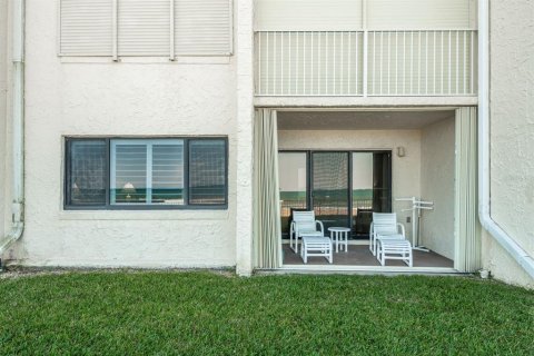Condo in New Smyrna Beach, Florida, 1 bedroom  № 1448158 - photo 1