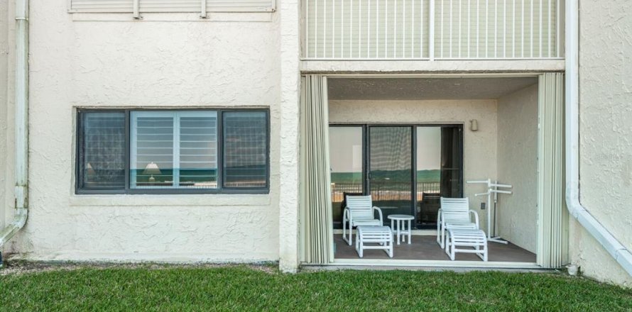 Condo in New Smyrna Beach, Florida, 1 bedroom № 1448158