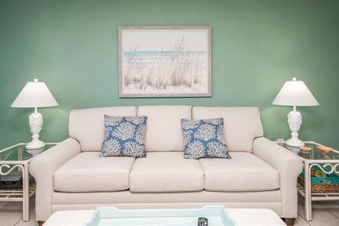 Condo in New Smyrna Beach, Florida, 1 bedroom  № 1448158 - photo 4