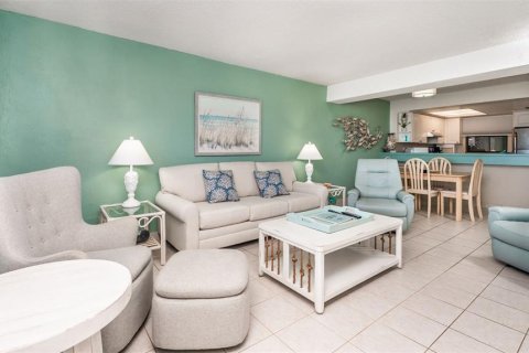 Condo in New Smyrna Beach, Florida, 1 bedroom  № 1448158 - photo 3
