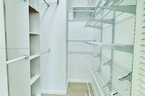 Condo in Miami, Florida, 1 bedroom  № 1875163 - photo 12