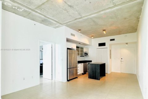 Condo in Miami, Florida, 1 bedroom  № 1875163 - photo 5