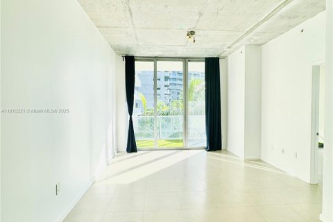 Condo in Miami, Florida, 1 bedroom  № 1875163 - photo 6