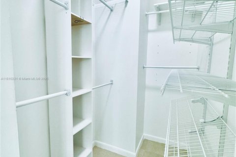 Condo in Miami, Florida, 1 bedroom  № 1875163 - photo 13