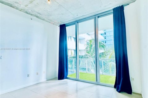 Condo in Miami, Florida, 1 bedroom  № 1875163 - photo 11