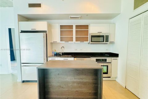 Condo in Miami, Florida, 1 bedroom  № 1875163 - photo 14