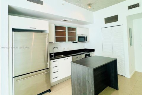 Condo in Miami, Florida, 1 bedroom  № 1875163 - photo 15